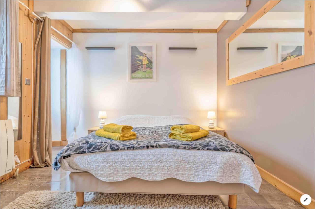 Chambre Independante Avec Salle De Bain Independante Au Rdc D Un Chalet A 25 Kms Chamonix サン・ジェルヴェ・レ・バン エクステリア 写真